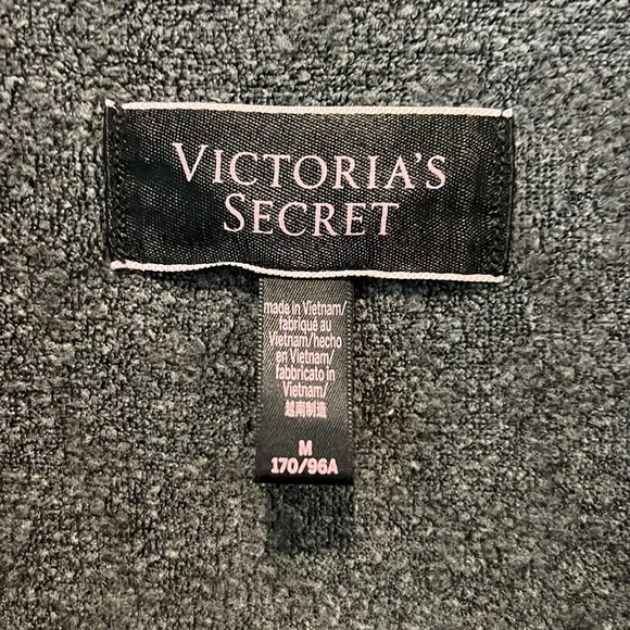 Victoria’s Secret 1/4 zip crop sweater size medium - Picture 5 of 8